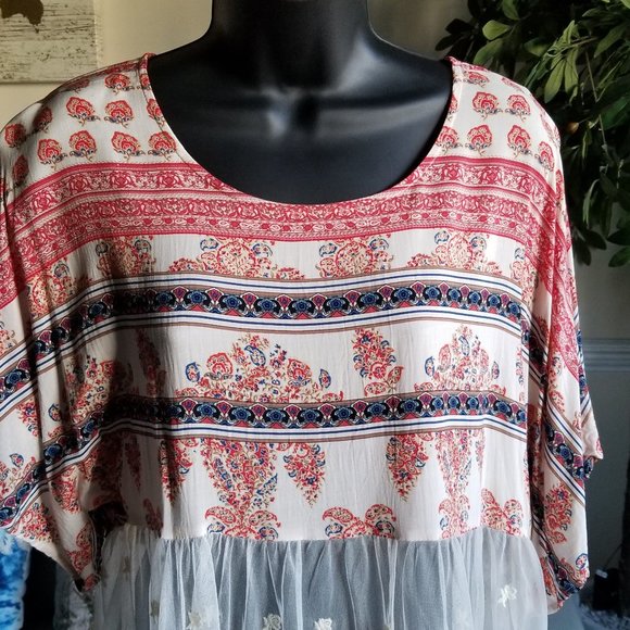 Soieblu Patterned Lace Top - Picture 5 of 16